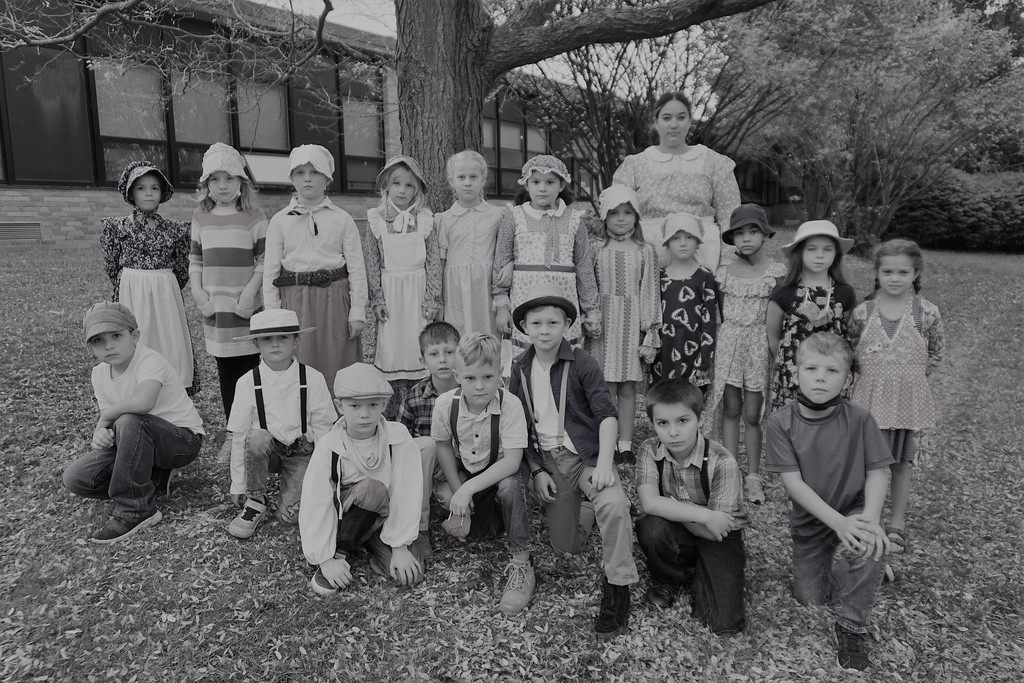 1800s Day class photo