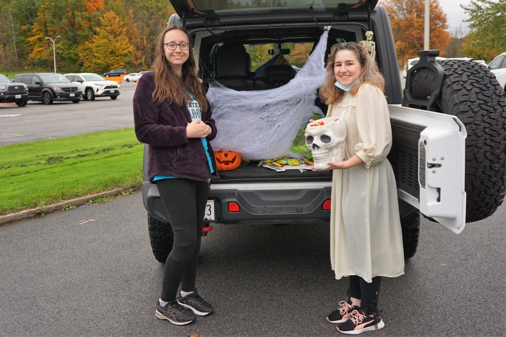 students at car trunk or treat
