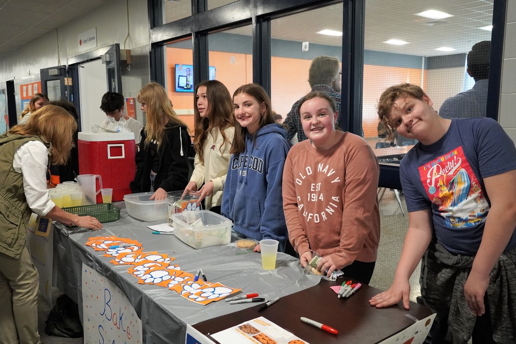 students at bake sale/lemonade stand