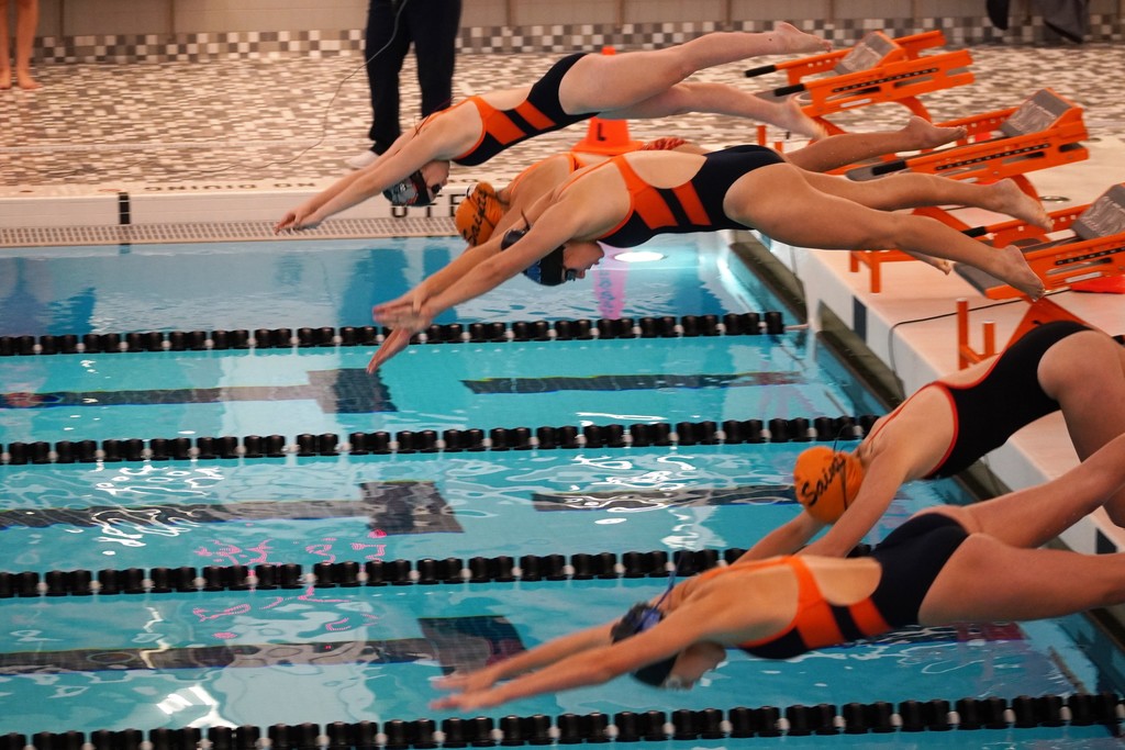 swimmers off the blocks
